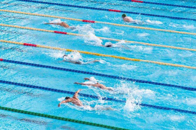 
 Regardless of whether you\'re going to the beach or pool, make sure you have goggles, noodles and other flotation devices. Your time in the water will never be more enjoyable.