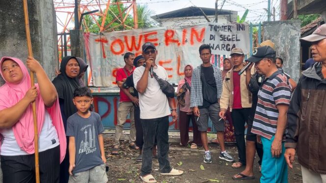 
 Tower Telkom di Jembatan Kembar Timur Disegel Warga” Tuntut Pembongkaran Permanen