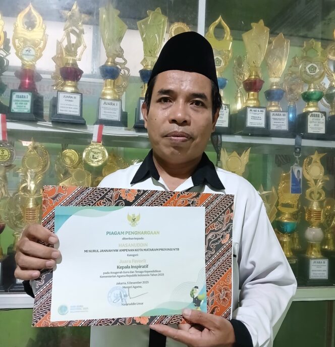 
 Kepala MI Nurul Jannah NWDI Ampenan Terima Anugerah GTK Dari Kementerian Agama RI