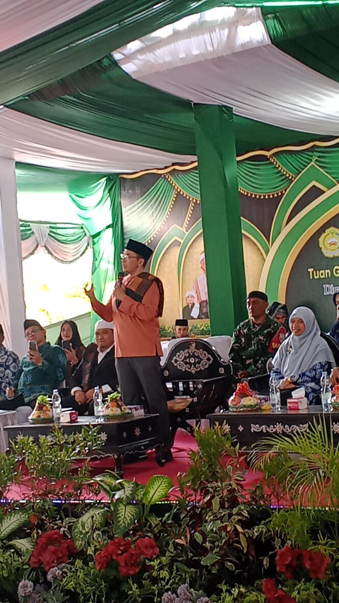
 TGB dan Wakil Bupati Lombok Barat Hadiri Acara Tabligh Akbar dan Tasyakuran Penamatan Santri Ponpes As -Sa’idiyah Tempos Daye