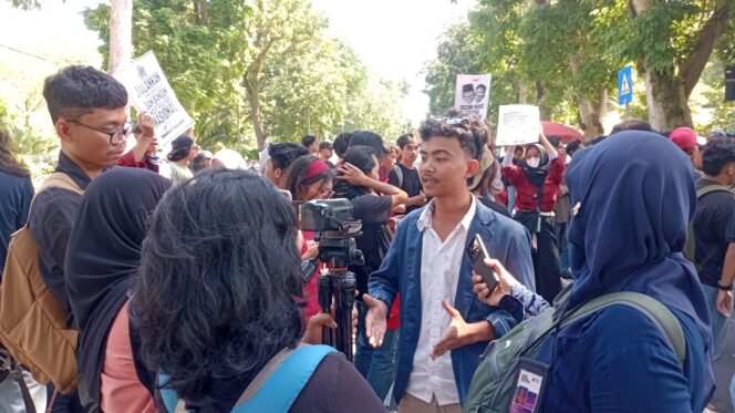 
 Mahasiswa NTB Gelar Aksi “Mengadili” Kebijakan yang Dinilai Tidak Berpihak pada Rakyat