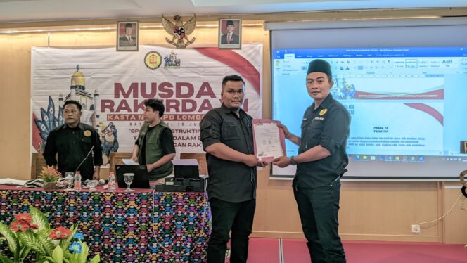 
 5 FRAKSI DPRD LOBAR MENOLAK LKPJ BUPATI, KASTA NTB DPD LOBAR INGATKAN PARLEMEN HARUS KEMBALI KE KHITAHNYA SEBAGAI FUNGSI CONTROL